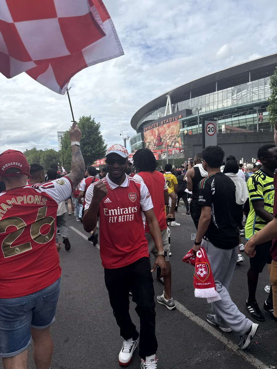 dapperdan8894's tweet photo. We are the Arsenal. We are Premier League champions. 🔴⚪

This is what it feels like. Never letting go of this moment. 🏆❤️

Premier League? Done. Budapest hurt. But we’ll be back for Europe’s biggest prize next season. 👀🏆 #COYG https://t.co/HY2m0shtPQ