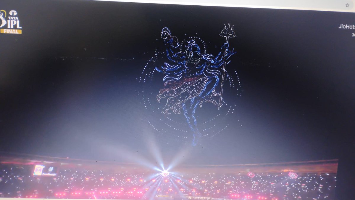 Uniqueue_Name's tweet photo. What a phenomenal performance by Kailash Kher at the Ahmedabad stadium 🔥🎤 

Har har Mahadev 

#IPLFinal #RCBvsGT https://t.co/m1B1xhZ6B9