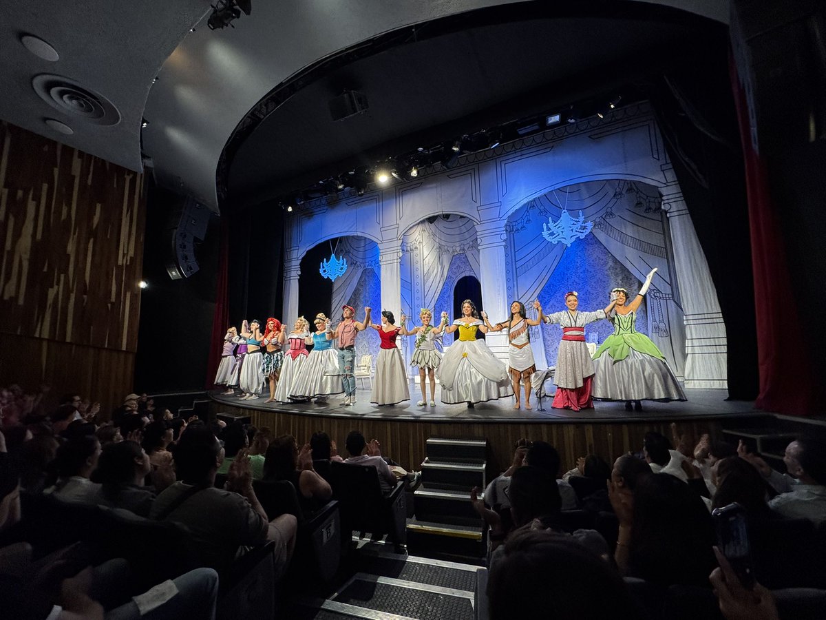 MrFinger85's tweet photo. Wow! Qué obra!!! Muy divertida @12_Princesas.

Espero que sigan mucho mas tiempo en cartelera.

Gracias @venalteatroMX por las cortesías https://t.co/3LDGNZFyVk