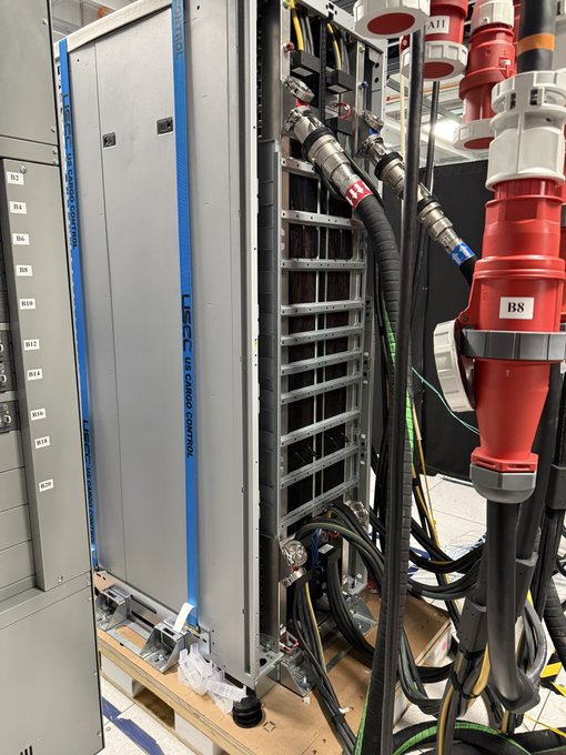PolymarketMoney's tweet photo. $DELL delivered the world’s first $NVDA Vera Rubin NVL72 rack to $CRWV https://t.co/BvOr5OMskW