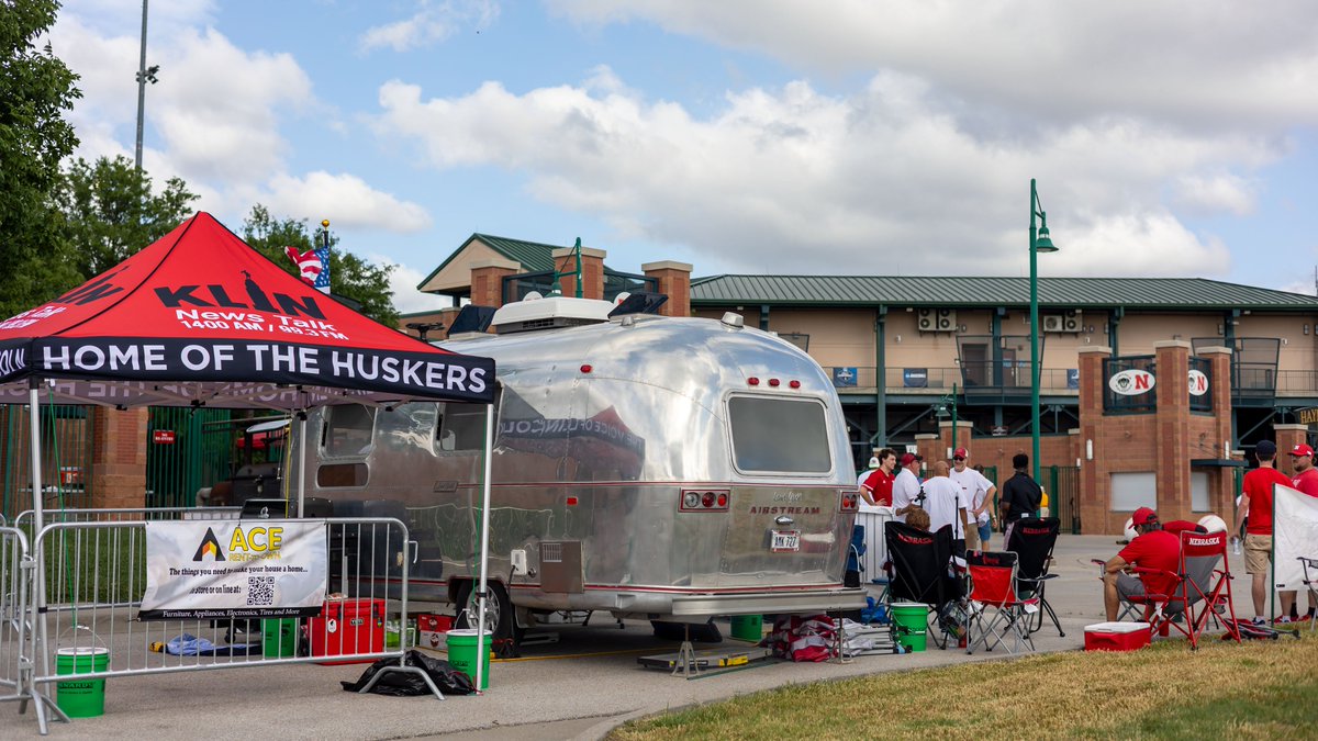 iKalebHenry's tweet photo. Had a blast on @KLINRadio at the camper at Haymarket Park on Saturday. Get back out there today and say hi to @JackMitchellLNK and everyone else on a Sunday at the Lincoln Regional! https://t.co/jyHhFOfgmr