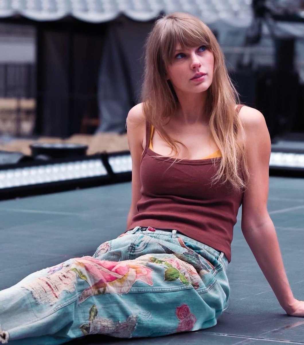TheSwiftSociety's tweet photo. 🚨 | Taylor Nation’s The Eras Tour playlist has added a cloud to it’s cover! ☁️ https://t.co/l2vSa5WNNm