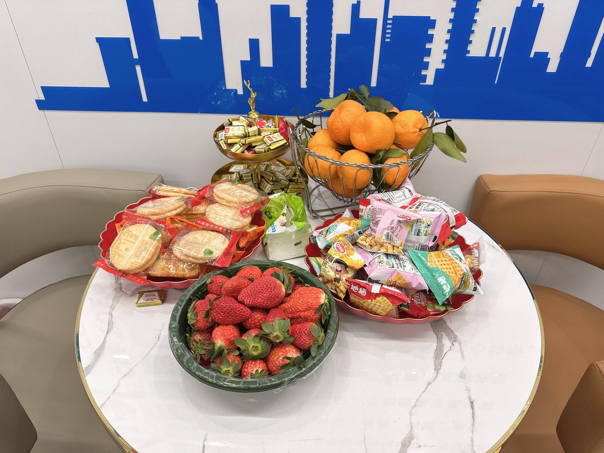 CedricMuret's tweet photo. Just found out my partner hides my favorite snacks in our fridge — daily tiny wins with this person hit different ， https://t.co/BSltJL21up