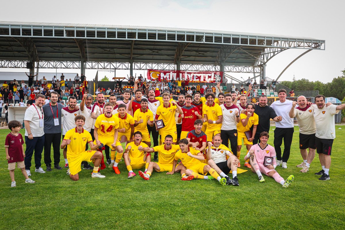 goztepeakademi's tweet photo. AVRUPA HATIRASI💛❤️ https://t.co/D9MOS8SB9h