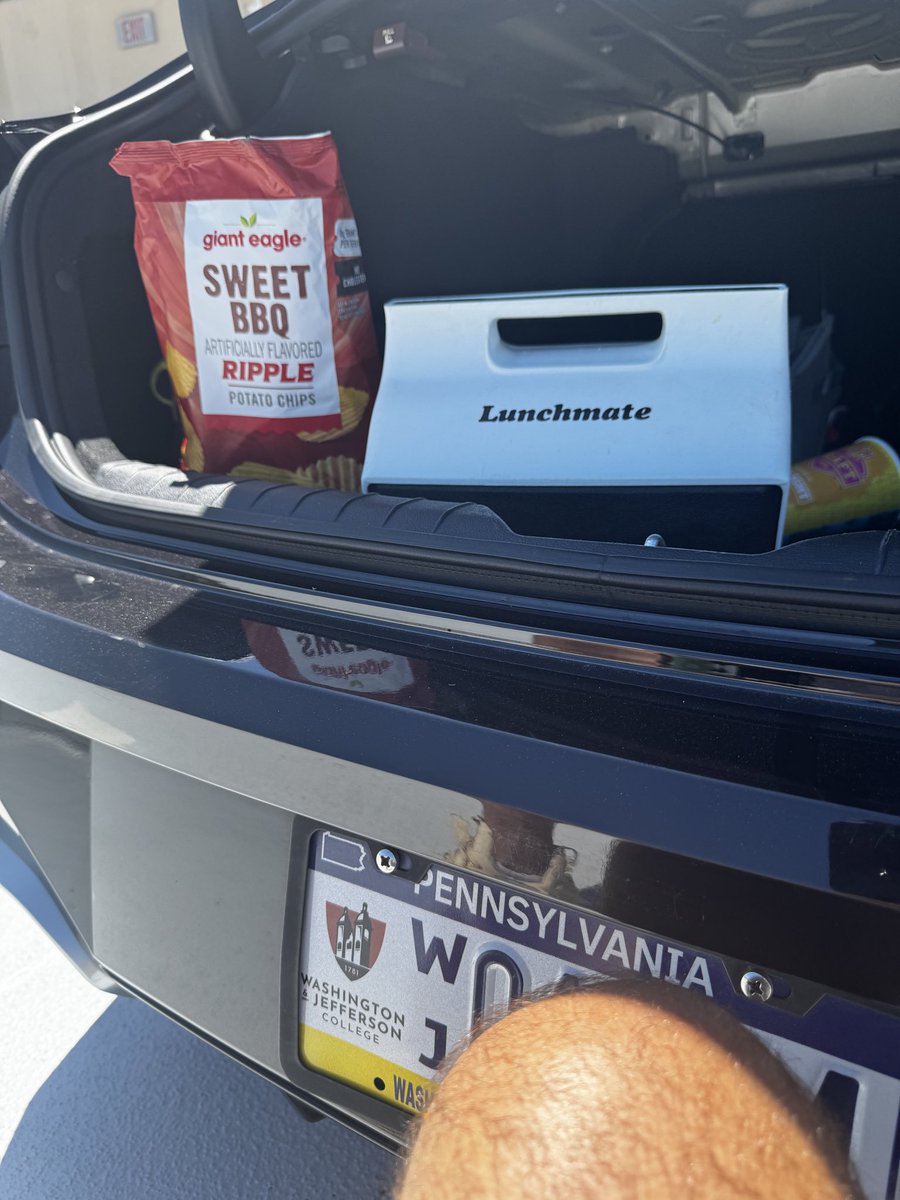 WKC09's tweet photo. A healthy BBQ+My late Uncle's Lunchmate of IC Light=Bucs sweep? https://t.co/6jTtVOrUCC