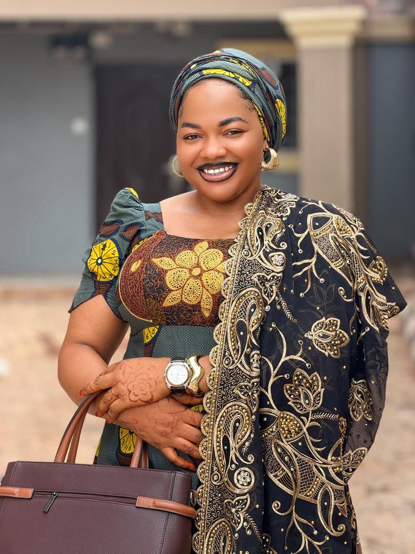 Hassypinky's tweet photo. Your favourite Igala Girl 💛 https://t.co/ICCm52lCHC
