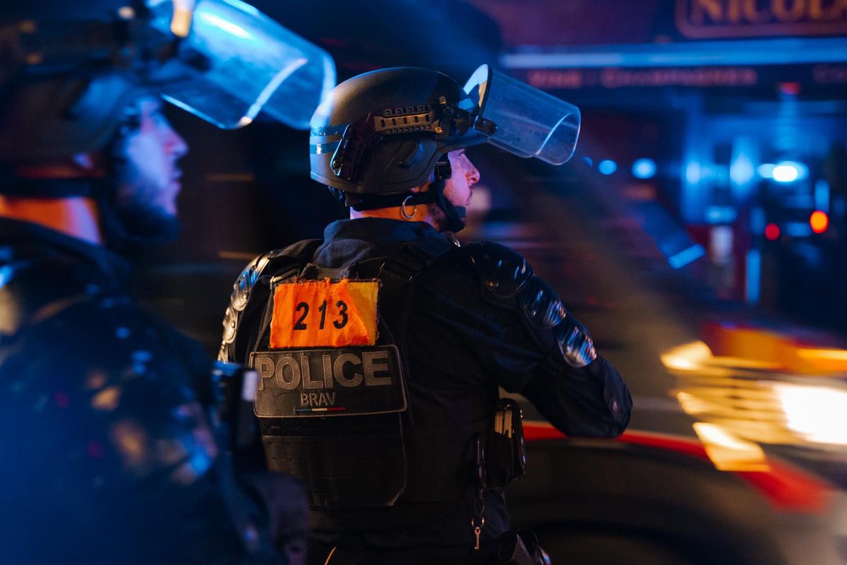 Jeremy_Redler's tweet photo. Un immense merci aux policiers mobilisés tout au long de ce week-end. Leur professionnalisme, leur sang-froid et leur engagement ont permis d’assurer la sécurité de tous dans un contexte parfois difficile.

Je tiens également à saluer les agents et services de la Ville mobilisés pour faire face aux conséquences des débordements et permettre un retour rapide à la normale.

Je demande la plus grande fermeté à l’égard de ceux qui sont venus gâcher la fête une nouvelle fois, malgré un dispositif de sécurité exceptionnel. Ces comportements n’ont pas leur place dans nos rues et ne doivent rester sans réponse.

Merci à toutes celles et ceux qui étaient sur le terrain.