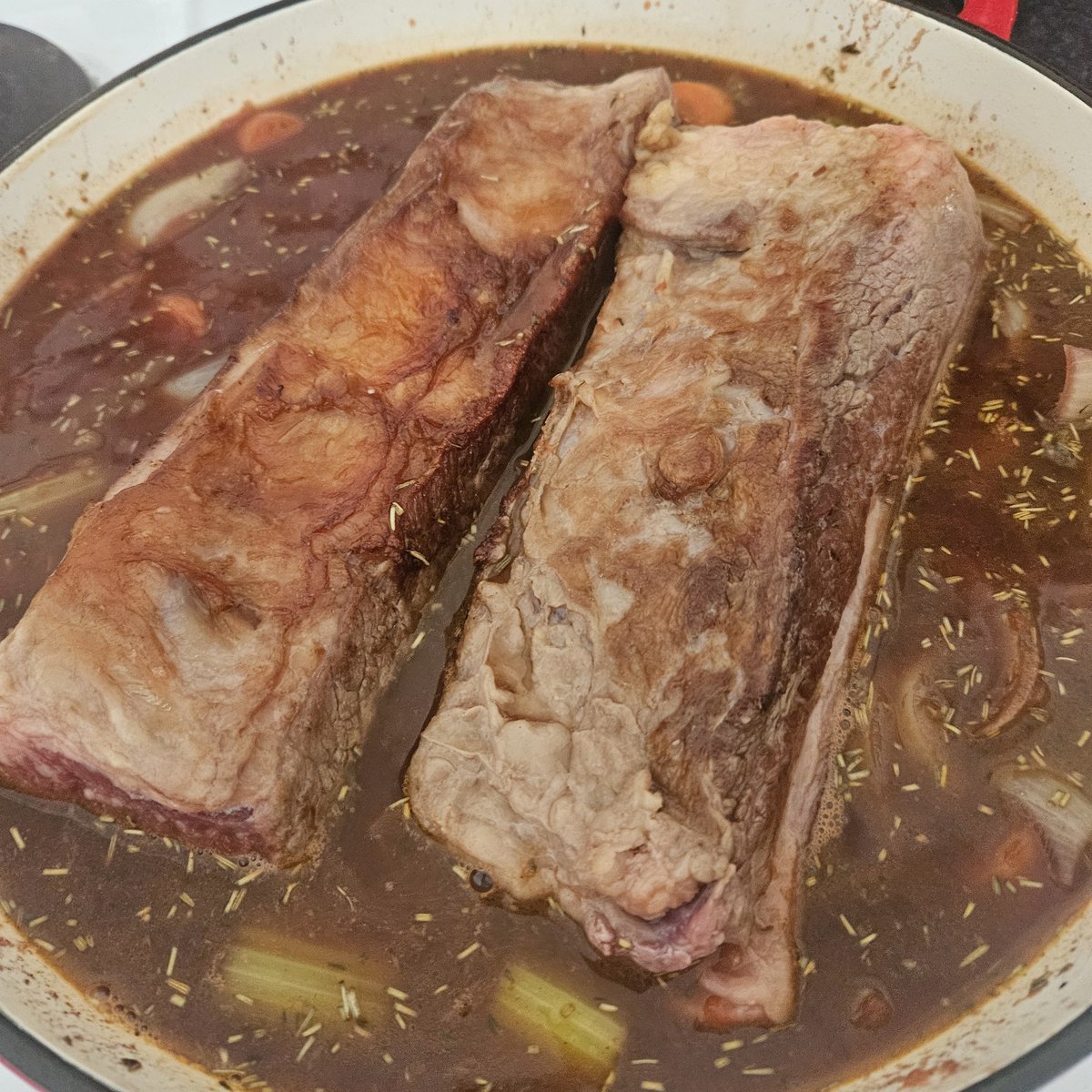 AwTroon's tweet photo. Slow braised short ribs in a parmesan polenta porridge and a rich beef gravy from the braising stock. #WeeScottishWuminCooks #BraisedShortRibs #Polenta
No vegetable required. They are in the stock 😀 https://t.co/gPsodPybbS