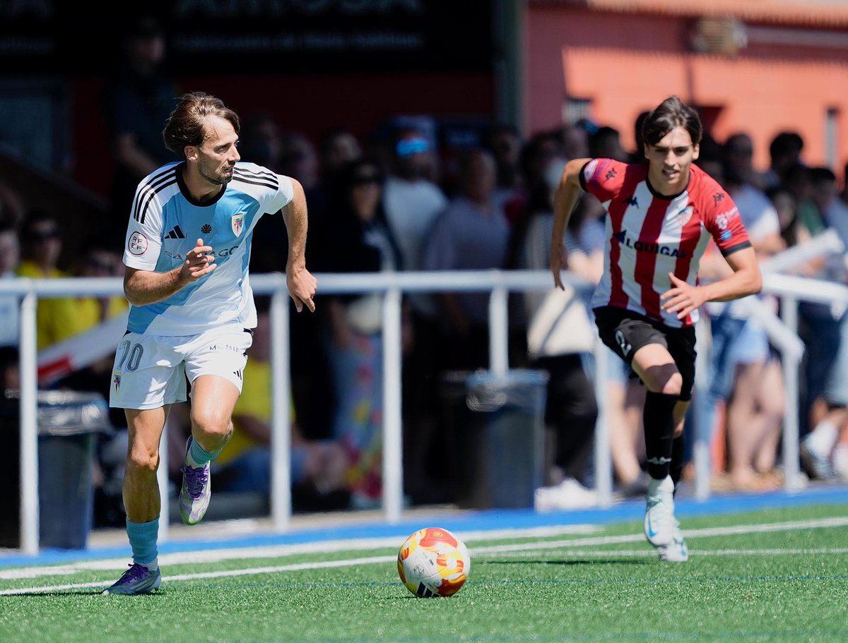 SD_Compostela's tweet photo. ✍️🩵🤍 

⚽️ O Compos caeu na ida en Ponte dos Brozos e terá que remontar na volta para pasar a eliminatoria, que está a un gol
 
🏟️💪 O Vero Boquete ten que ser un fortín, como a pasada semana

👉 https://t.co/vAIhf37V54

📸 @nacho_castano_

#ArteixoCompos https://t.co/OxtGePO8SZ