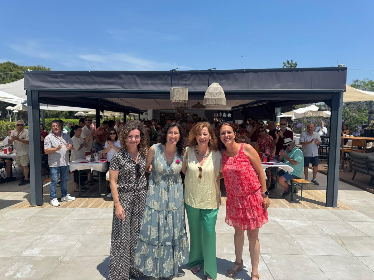 amandaferu's tweet photo. 🌹 Avui Calvià s’ha tornat a omplir de roses i bon ambient a la seva tradicional Festa de la Rosa.

🥰 Un plaer compartir aquesta estona amb militants i simpatitzants calvianers. 

👉🏼 Una cosa ha quedat clara: la ciutadania vol un canvi a Calvià, Mallorca i les Balears al 2027! https://t.co/hXf0KvQb4p