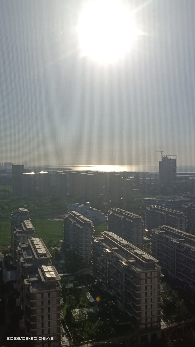 yunfenghe4's tweet photo. 今天的☀和🌙 https://t.co/2w1BdsOIf1