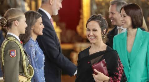 Anarquistas1's tweet photo. @_ayme @iagoprada @FurorTelevision No os dejeis pisotear por gente de Podemos existe mucja gente ciega como las sectas. Sin maquillaje encima estas personas infiltra los suyos ara xontrolar sindicaros como CGT, CIT... https://t.co/x9qRap0Tin