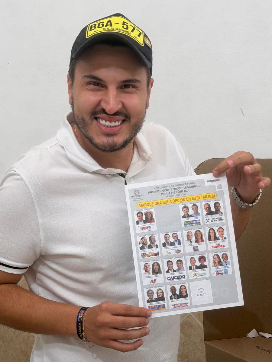 MiguelPintoRep's tweet photo. Hoy nuevamente le estamos cumpliendo a la cita con la democracia, con la firme convicción de que @PalomaValenciaL es la mejor opción para rescatar a nuestro país y para Santander.  🕊️ @CeDemocratico https://t.co/lCxG2IulFg
