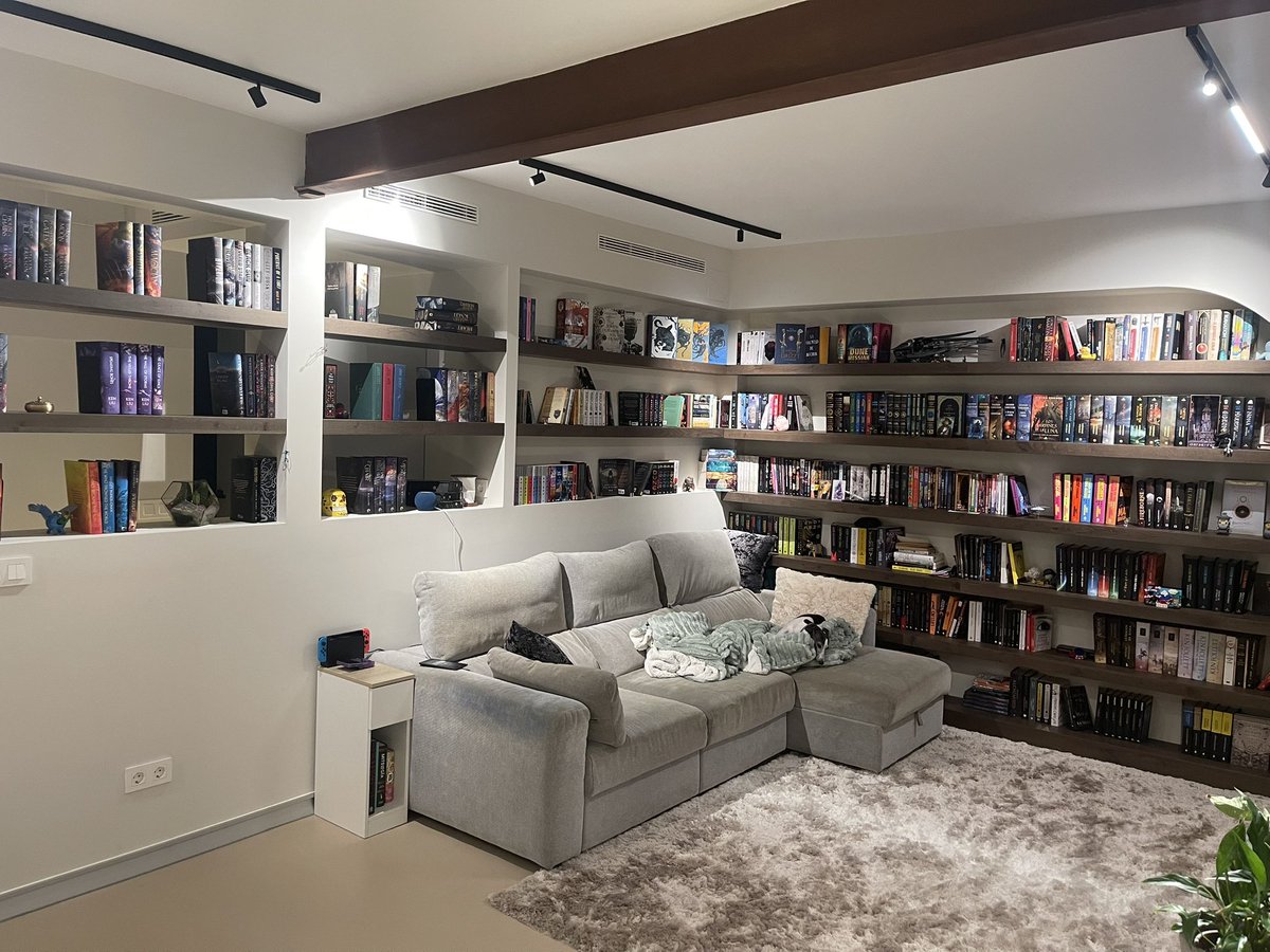 Escipato's tweet photo. 📚🧙‍♂️Libros que me gustaría que tradujesen 🧙‍♂️📚

PARTE 2 https://t.co/vC7erq5fHC