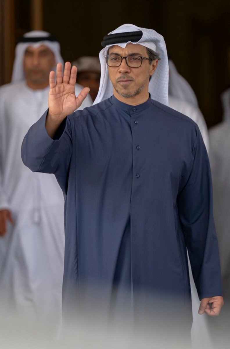 a_hlais's tweet photo. في تاريخ الدول، لا تُقاس قيمة القادة فقط بما يحققونه من إنجازات آنية بل بقدرتهم على بناء مؤسسات قوية وترسيخ استقرار مستدام وصناعة بيئة تسمح للأجيال القادمة بمواصلة النجاح. 
#الامارات_العربية_المتحدة
#فخورين_بالإمارات
ومن هذه الزاوية، يبرز #سمو_الشيخ_منصور_بن_زايد_آل_نهيان كأحد رموز العمل المؤسسي في الإمارات حيث ارتبط اسمه بدعم مسيرة التنمية وتعزيز كفاءة العمل الحكومي وترسيخ نموذج الدولة التي تبني قوتها بالإنسان والمعرفة والاقتصاد.

فالدول العظيمة لا تقوم على الإنجازات الفردية وحدها بل على قيادات تؤمن بأن الاستثمار الحقيقي هو في استدامة النجاح وتحويل الرؤية إلى مؤسسات والطموح إلى واقع والحاضر إلى مستقبل أكثر قوة وازدهارًا.