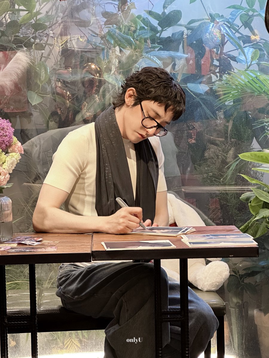 to_my0531's tweet photo. 260531 이수혁 생일카페
#이수혁 #leesoohyuk

Happy birthday to you🥳

(이런 일은 생각도 못해서, 맞는 렌즈가 없어서 폰카입니다👉🏻👈🏻) https://t.co/ZqY0Grpsdw