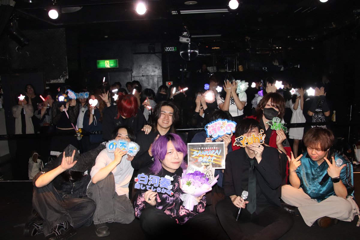 shirakawa0127's tweet photo. 2026/5/31 𝐒𝐀𝐌𝐔𝐑𝐀𝐈 𝐁𝐄𝐀𝐓 𝐄𝐩.𝟑
ありがとうございました！

素ッ敵な人たちとたッくさん一緒に歌えてよかったな〜🎤🎤🎤
曲いっぱい歌わせてもらったけどなんかまだまだ行けそうなくらい無限のパワーを感じるライブステージでした🌌

9周年で花束とケーキをいただいちゃいました🎂
祝われるの慣れてなさすぎてわたわたしちゃったけどめっっっちゃ嬉しかったな🫶

これからもがんばります！！！もっともっと良くなるぞ！！！！！💪

#SAMURAI_BEAT