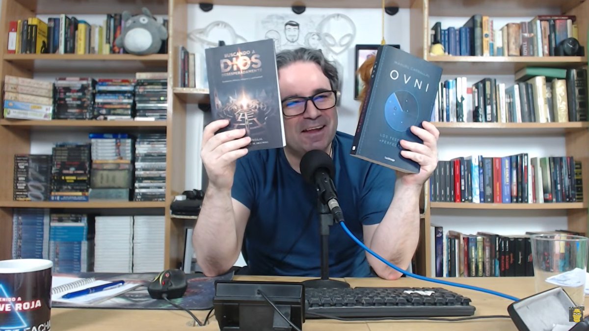 E_O_C_'s tweet photo. Charlando con @TheComicWatcher  y @Santiso6969 de @laclave45 en Pites de Grao sobre #OVNIsTestigosPerfectos de @Luciernaga_Ed O de lo que nos dió tiempo... :-o Pero, eso sí, con muchas #sonrisasdelmisterio  https://t.co/rRFAJjcvhQ https://t.co/t28bKfPsA7