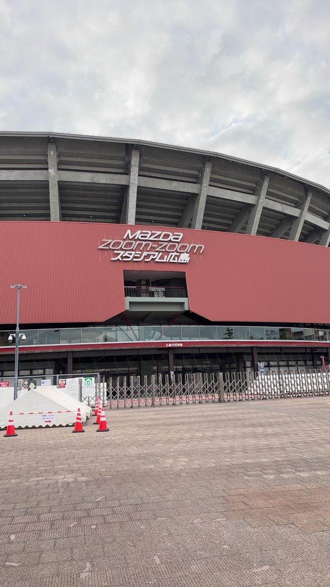 Mizuna_rgmsDA's tweet photo. しまだ大井川マラソンまで残り21週！
週に2回の高強度練習と週1のロング、あとはジョグで練習を積み上げてます！

写真は初めての広島旅行。
早朝にマツダスタジアム外周をグルグル走りました😆

#ランニング https://t.co/C7xQbZQnvA