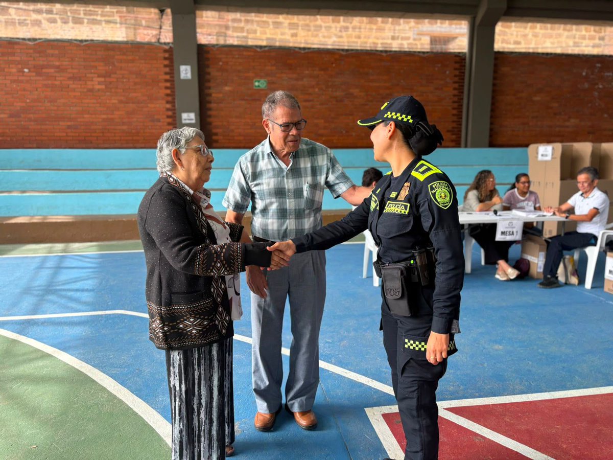CaiVirtual's tweet photo. Colombia cuenta con una Policía comprometida con la legalidad y la protección del proceso democrático.

#VotoSeguro #SeguridadYDemocracia2026 https://t.co/OeGpjadtUr