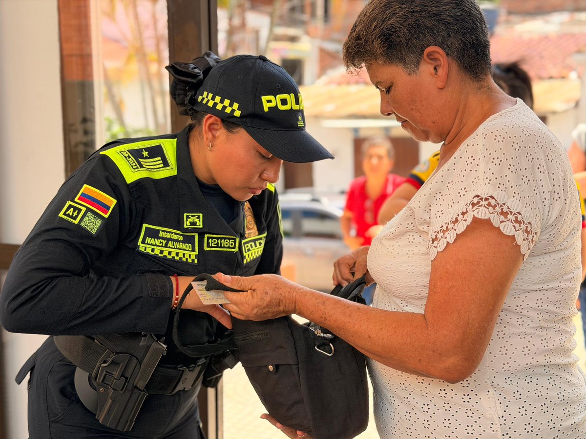 CaiVirtual's tweet photo. Colombia cuenta con una Policía comprometida con la legalidad y la protección del proceso democrático.

#VotoSeguro #SeguridadYDemocracia2026 https://t.co/OeGpjadtUr