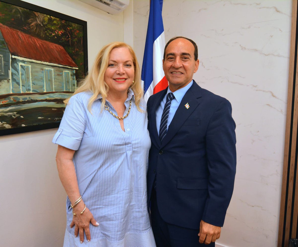 VoteMiamiDade's tweet photo. Honored to attend the Encuentro Académico e Institucional Dominicano and discuss democracy and education. 🇩🇴📚
-
Honrada de asistir al Encuentro Académico e Institucional Dominicano para dialogar sobre democracia y educación. 🇩🇴📚 https://t.co/ptHZX9Qnqy