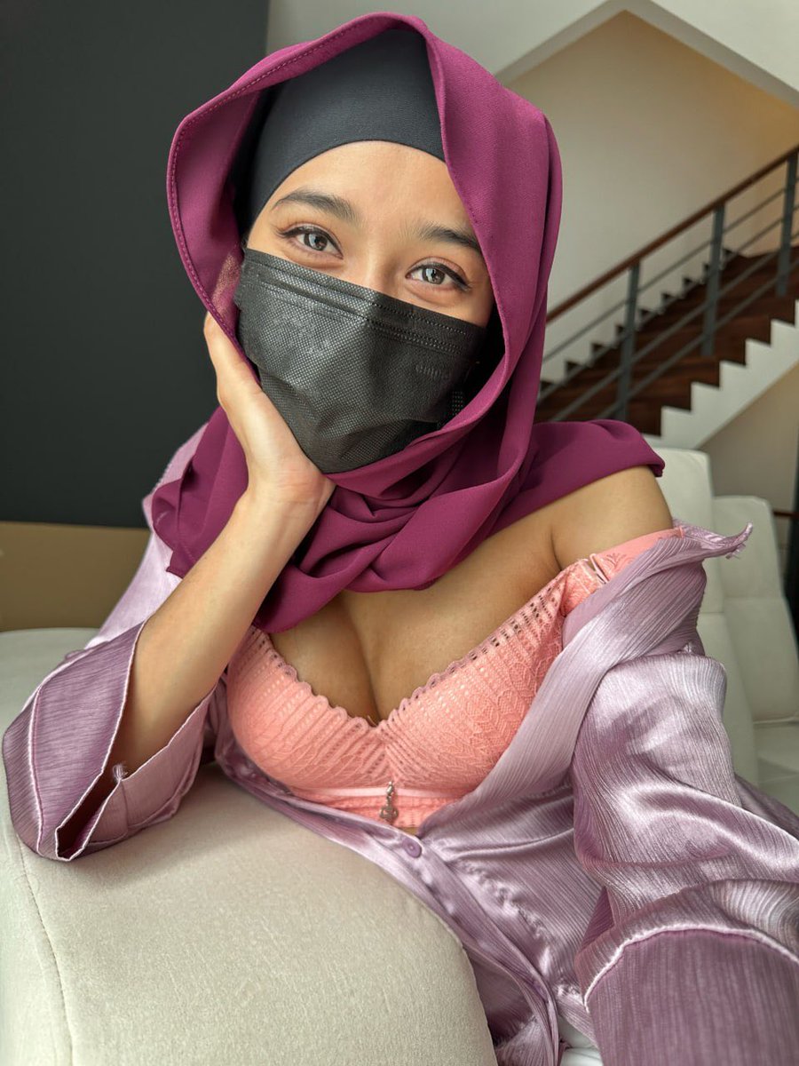 angelrubybaby's tweet photo. Your submissive virgin fantasy is a click away😳👇 Check comments to ruin her innocence 😩 https://t.co/ozK35NPJIN