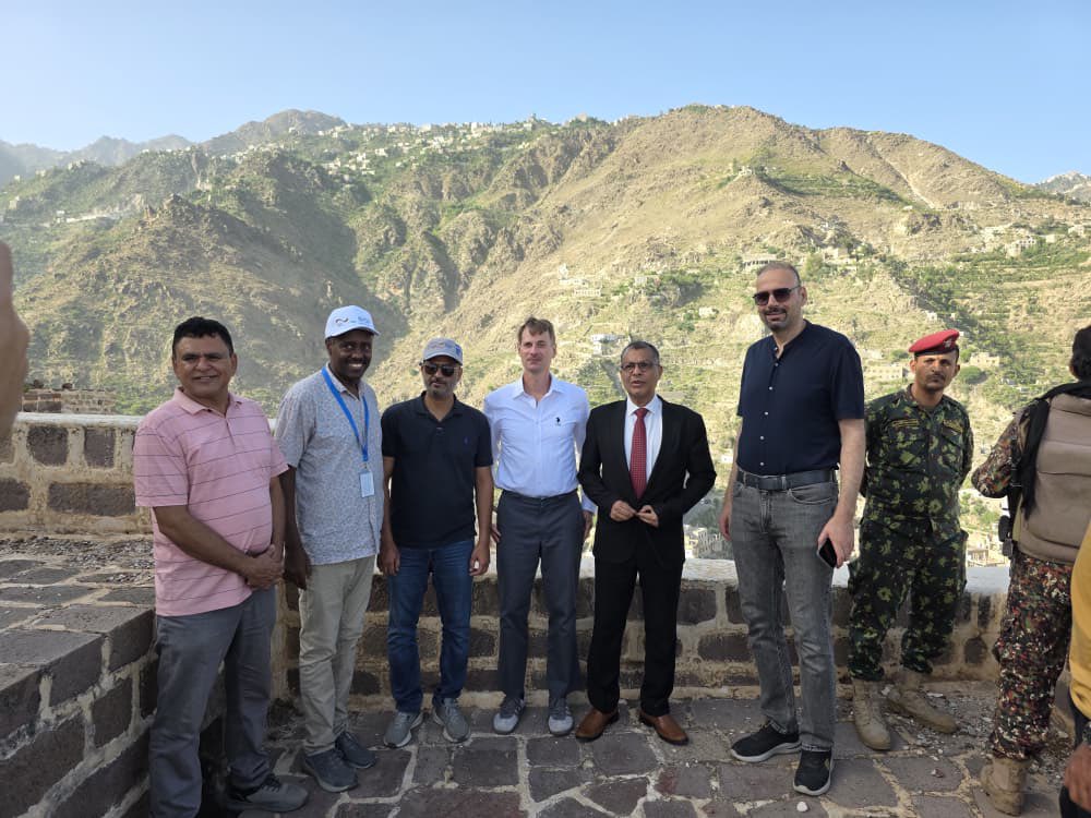 nabil88j's tweet photo. زيارة مثمرة لفريق التعاون الألماني برئاسة Dr.David Tantow لمحافظة تعز.
الشكر للحكومة الالمانية ولسعادة السفير  Thomas علي كل التدخلات التنموية والانسانية في مديريات المحافظة. https://t.co/osVPQNlAW4