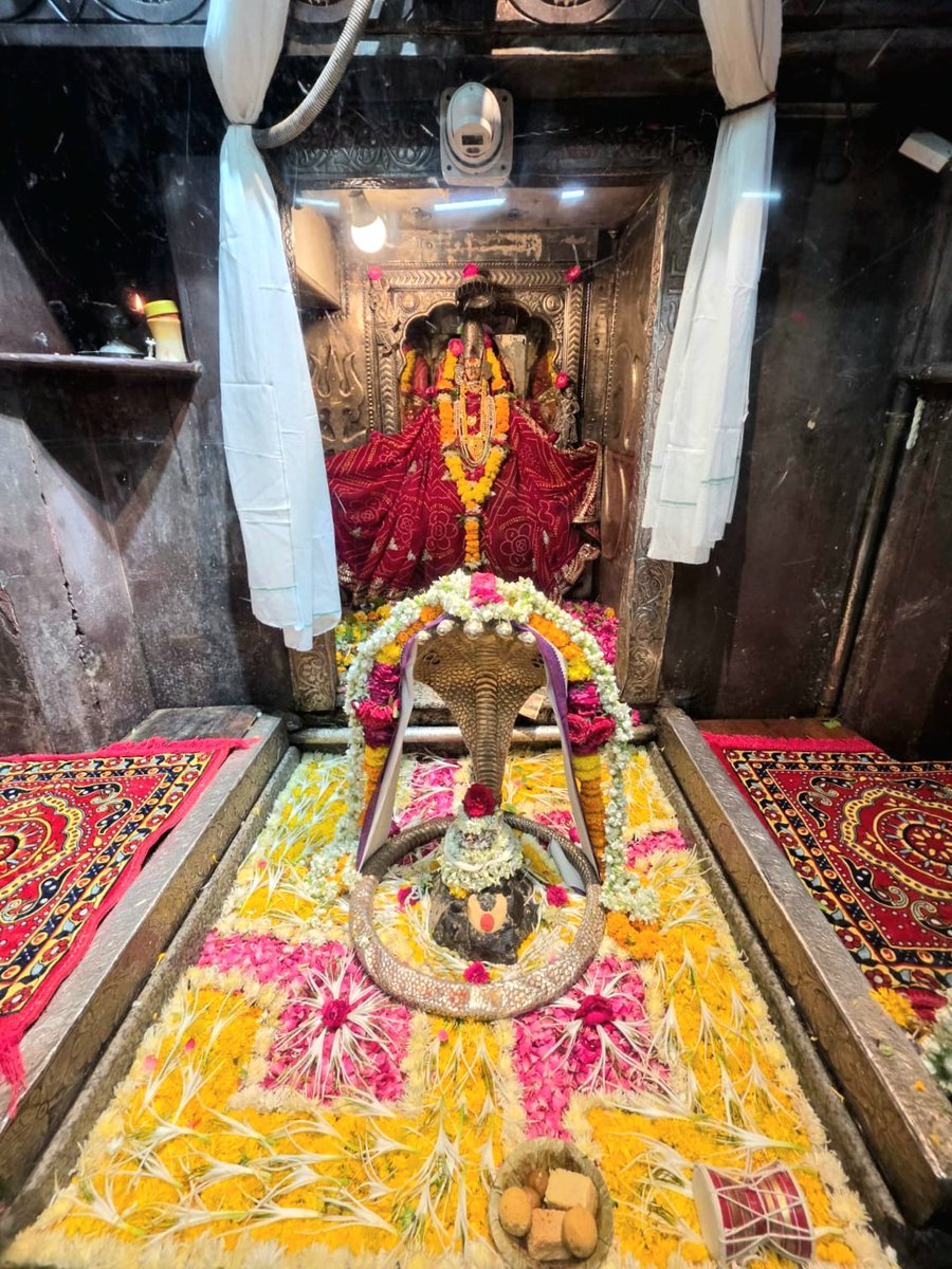 bjpdrmahendra's tweet photo. ॐ ओम्कारेश्वराय नमः

मध्य प्रदेश में श्री ओंकारेश्वर ज्योतिर्लिंग के दर्शन पूजन करने का सौभाग्य प्राप्त हुआ।

नर्मदे हर।। https://t.co/NyCdhOuCFt