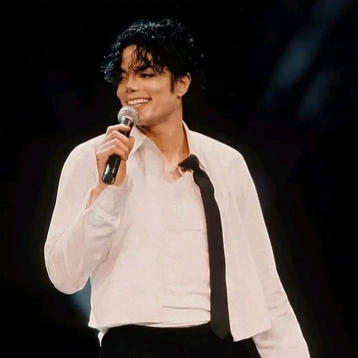 tabl0idjunk1e's tweet photo. MTV Video Music Awards, 1995 https://t.co/9UiDSFItx0