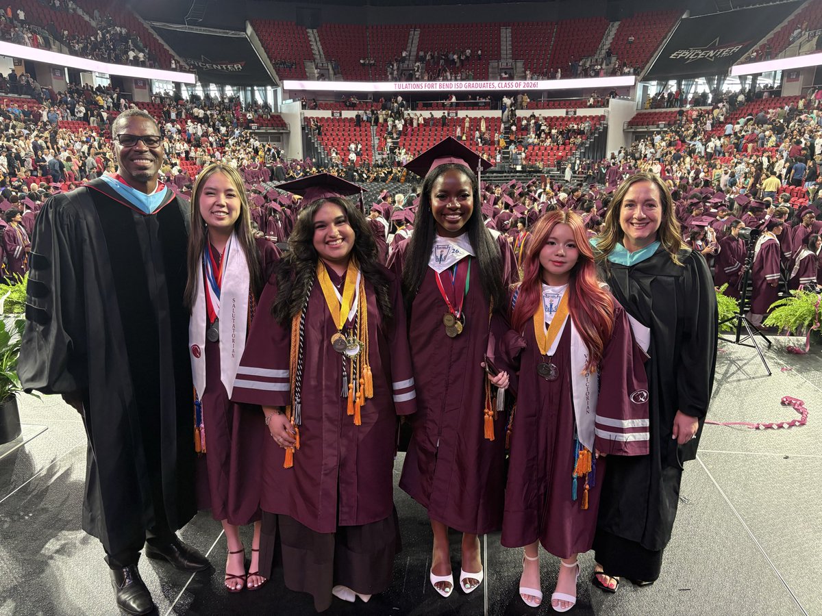 reginaldbrown08's tweet photo. We graduated the Class of 2026…So thankful to be apart of their journey https://t.co/gFPnl7SpXQ