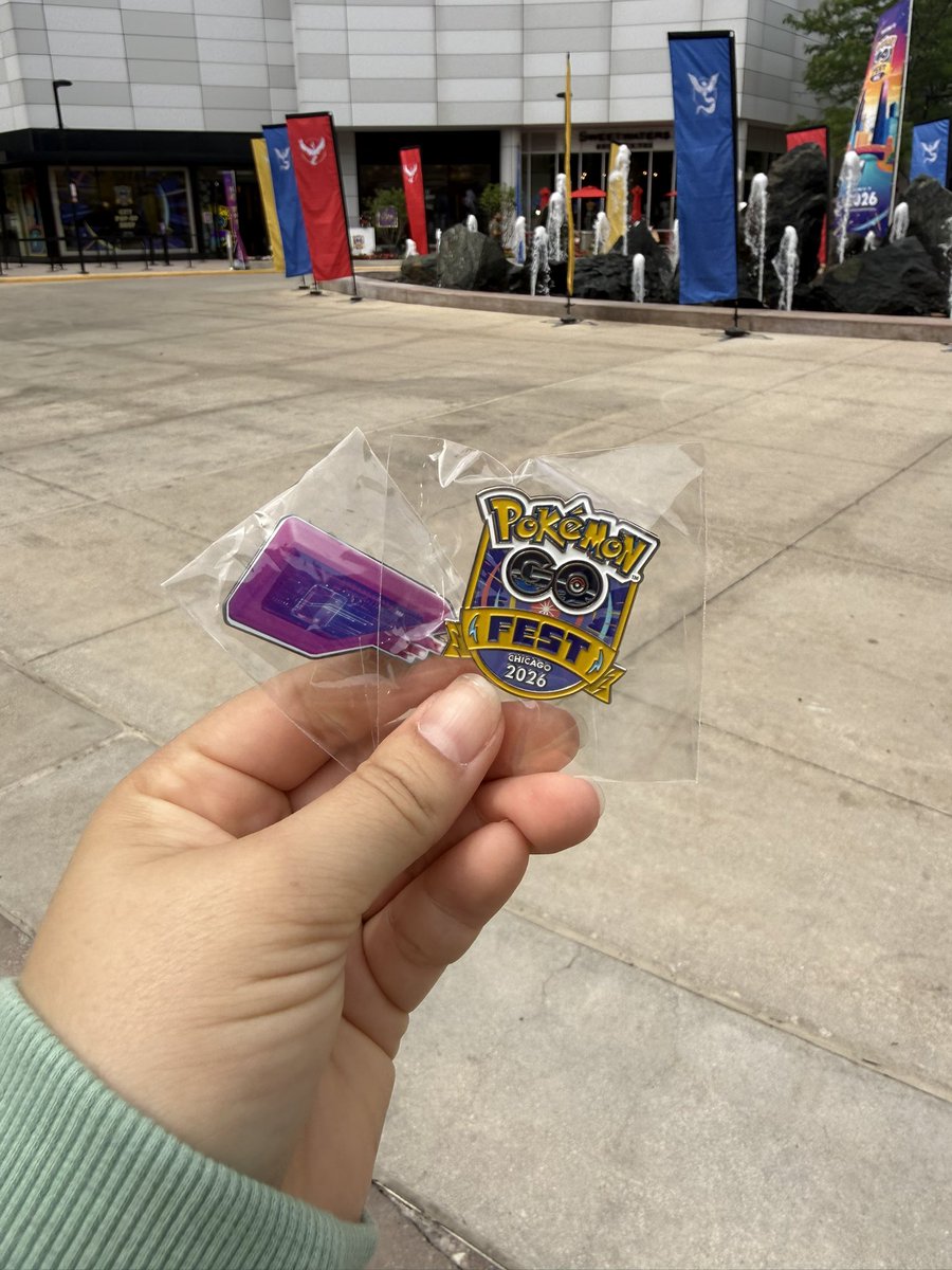 pokebixx's tweet photo. This was so cool to run into! If you are in Chicago check this place out before the rush! https://t.co/ssgh9W1EaS