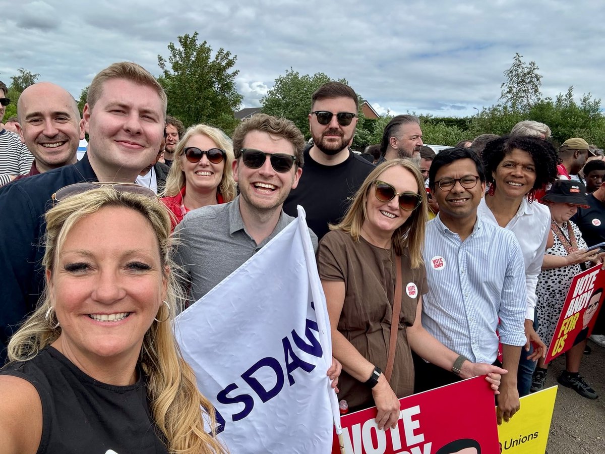 ChrisWebbMP's tweet photo. Great to join so many fellow Trade Unionists for the @labourunionsuk campaign day in #Makerfield today, supporting @andy4makerfield.

Trade union members are at the heart of our movement, standing up for working people and helping deliver positive change in our communities.

@CWUnews @UsdawUnion @GMB_union @AndreaEganGS @unisontheunion @unitetheunion @JoanneGSUsdaw @LucyMPowell @NWCWU @NorthWestUNISON @AndyBurnhamGM