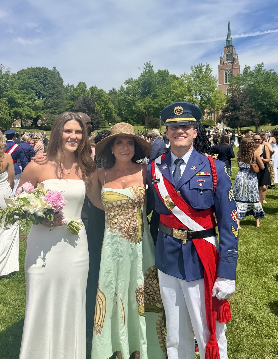 DiMartinoBooth's tweet photo. It’s with tremendous pride and joy that I share that my sweet Twin Towers, Carolyn &amp; John Jr, are officially graduates @CulverAcademies

Please join me in wishing them well this fall at my alma mater @UTAustin

We’re FOUR-4-FOUR through the gates!

And now we say: HOOK ‘EM HORNS! https://t.co/5E6XTENDES