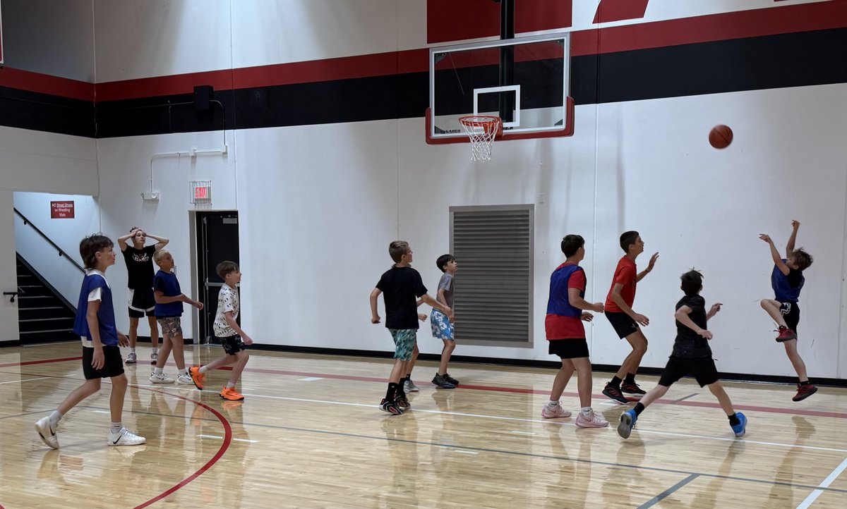 lawsonboyshoops's tweet photo. It was great to see the competitive nature of this group during our competitions. 3 vs. 3 half-court games and 5 vs. 5 full court games throughout the camp. https://t.co/UUtDbDL6AT
