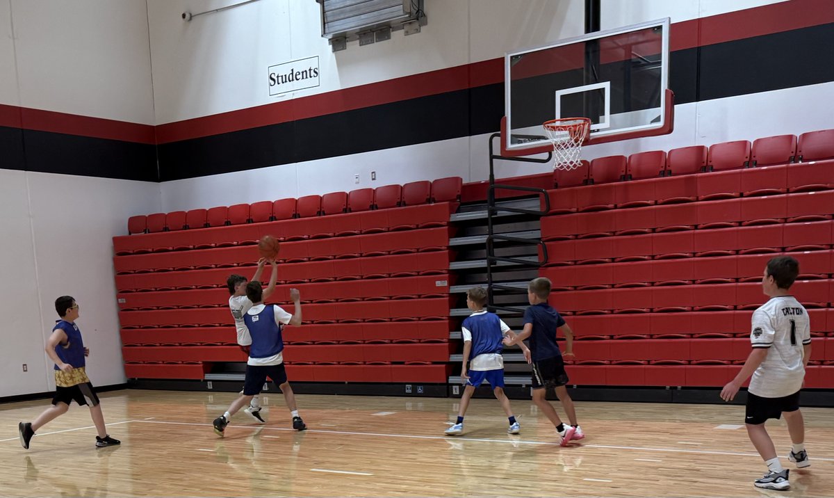 lawsonboyshoops's tweet photo. We would like to thank our High School players for volunteering their time to help with our Middle School Camp, along with our entire Boys Basketball coaching staff. https://t.co/acHPlzRgNd