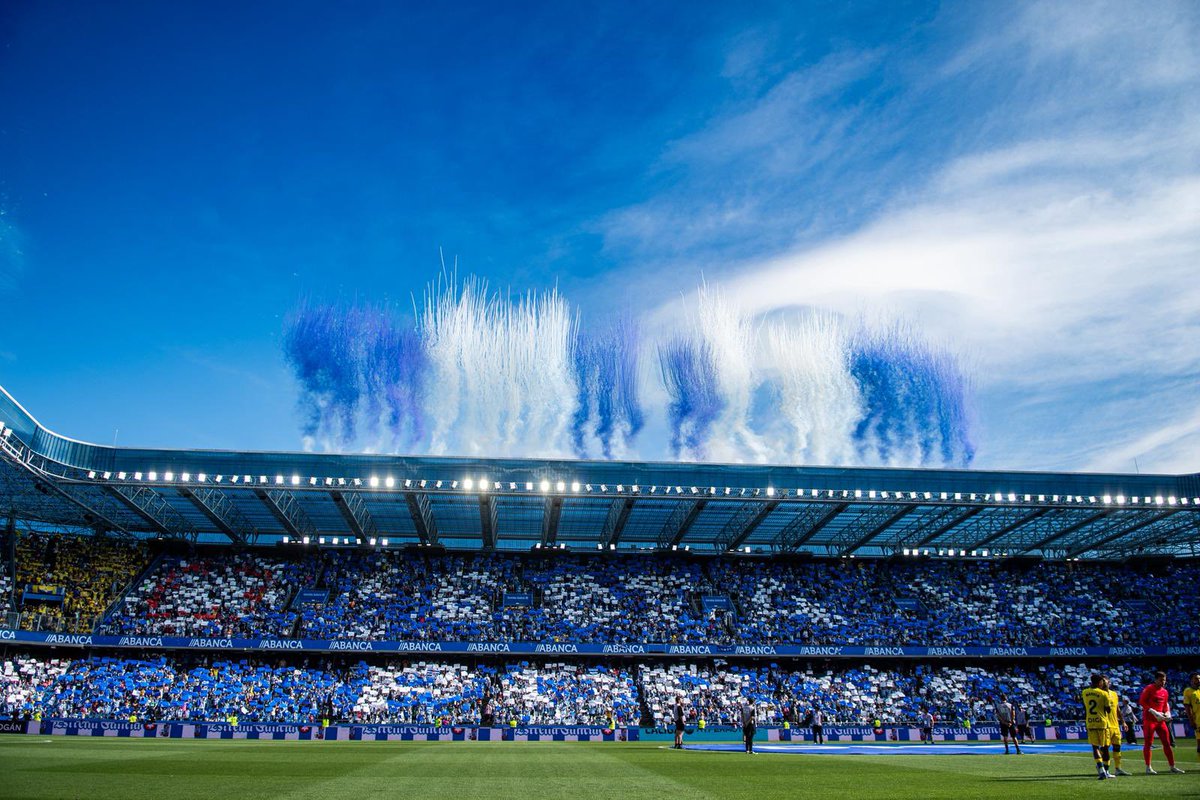 Depor_VAVEL's tweet photo. “O destino baralla as cartas, nós xogámolas.”

Riazor decide cómo jugarlas. 🎴💙
Qué barbaridad de tifo han preparado los Riazor Blues. Piel de gallina en cada rincón del estadio.

@RB1987Oficial https://t.co/iCSTkPHLU8