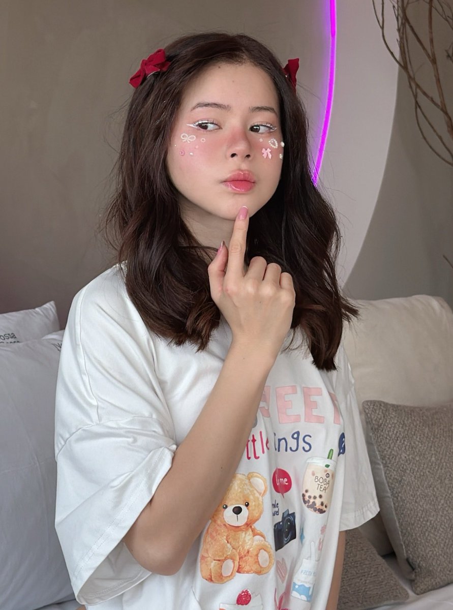 Itsarialily's tweet photo. felt cute 🥰 https://t.co/V88e0PUMl2