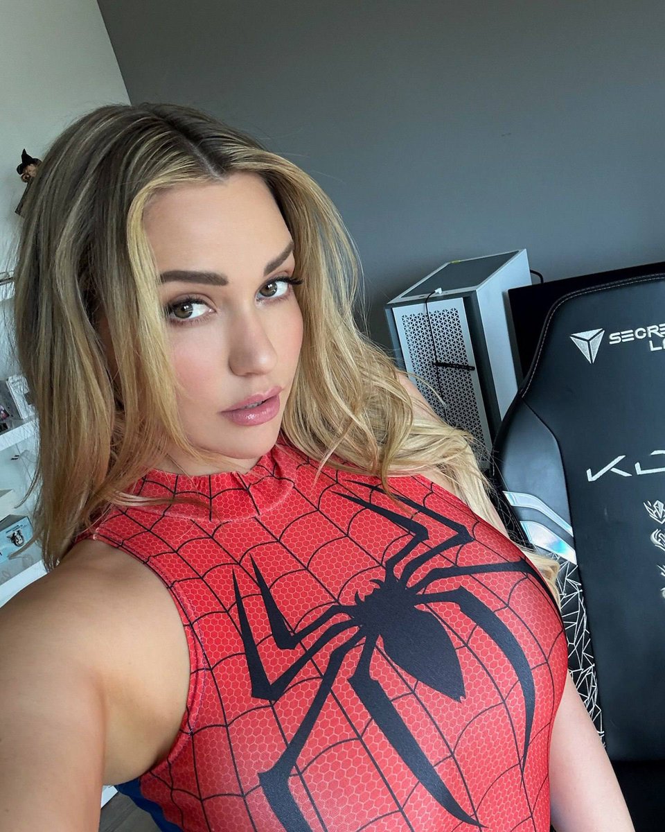 Mia malkova tweet media