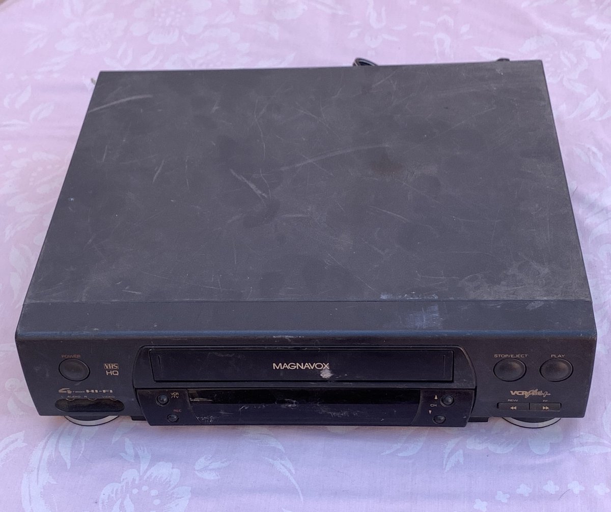 KafeiLoera's tweet photo. Más videojuegos mugrosos rescatados de un mercado de pulgas, ahora a darles una limpieza. #RetroGaming #RetroGameFest #Nintendo #Sega #Playstation #Atari #VHS #DVD #Bluray https://t.co/PySbR2FIv7