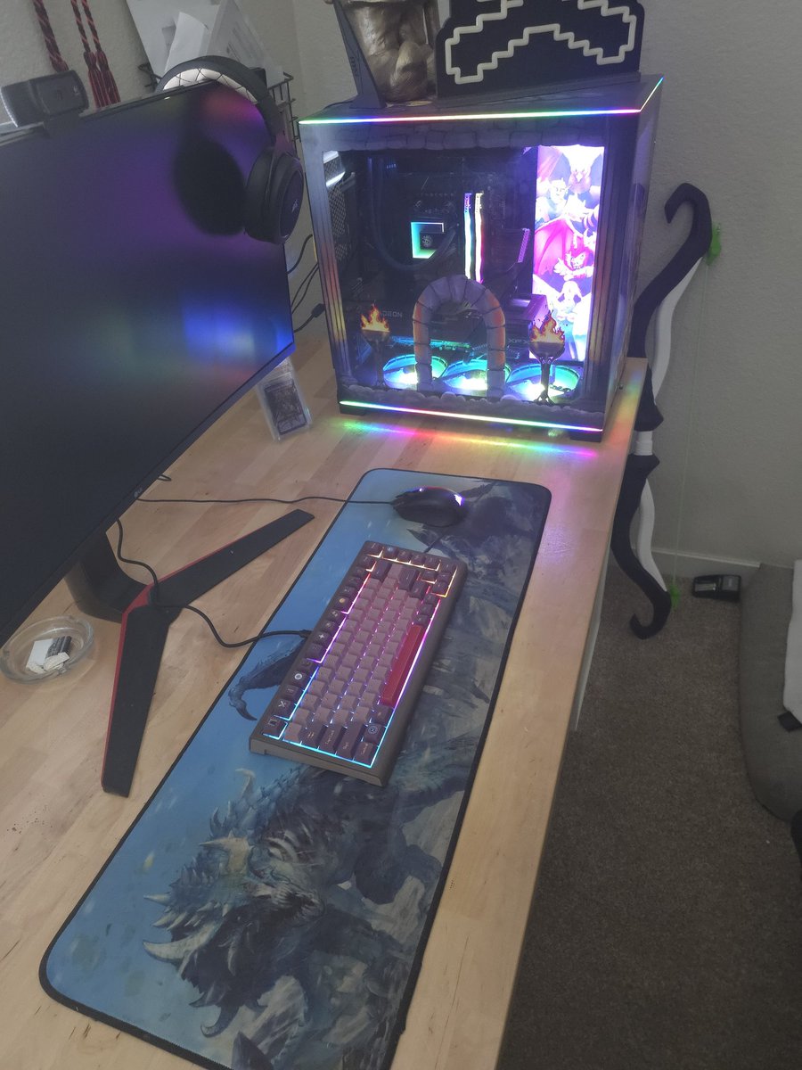 dapper_teh's tweet photo. Old School Runescape x Starforge x Ducky

Its all coming together! Just need an @OldSchoolRS x @GTOmegaRacing gaming chair... https://t.co/oKcJG8wpez
