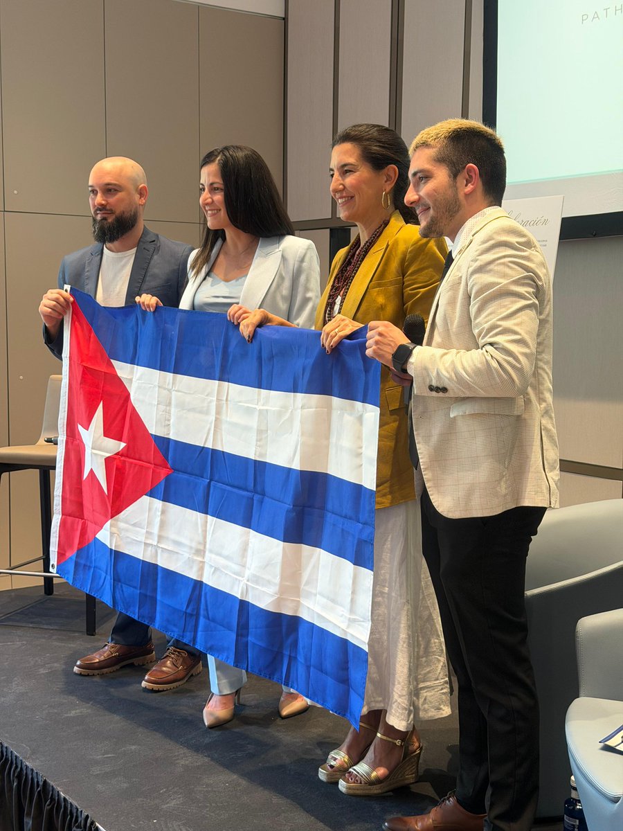 NGFoundationNL's tweet photo. 🇨🇺| Promotores de @CUBADECIDE y activistas de nuestra Fundación viajaron a Madrid 🇪🇸 a firmar juntos el Acuerdo de Liberación este 31 de mayo.

¡Estamos listos! 

@pasosdecambio https://t.co/tDcSGF3gMk