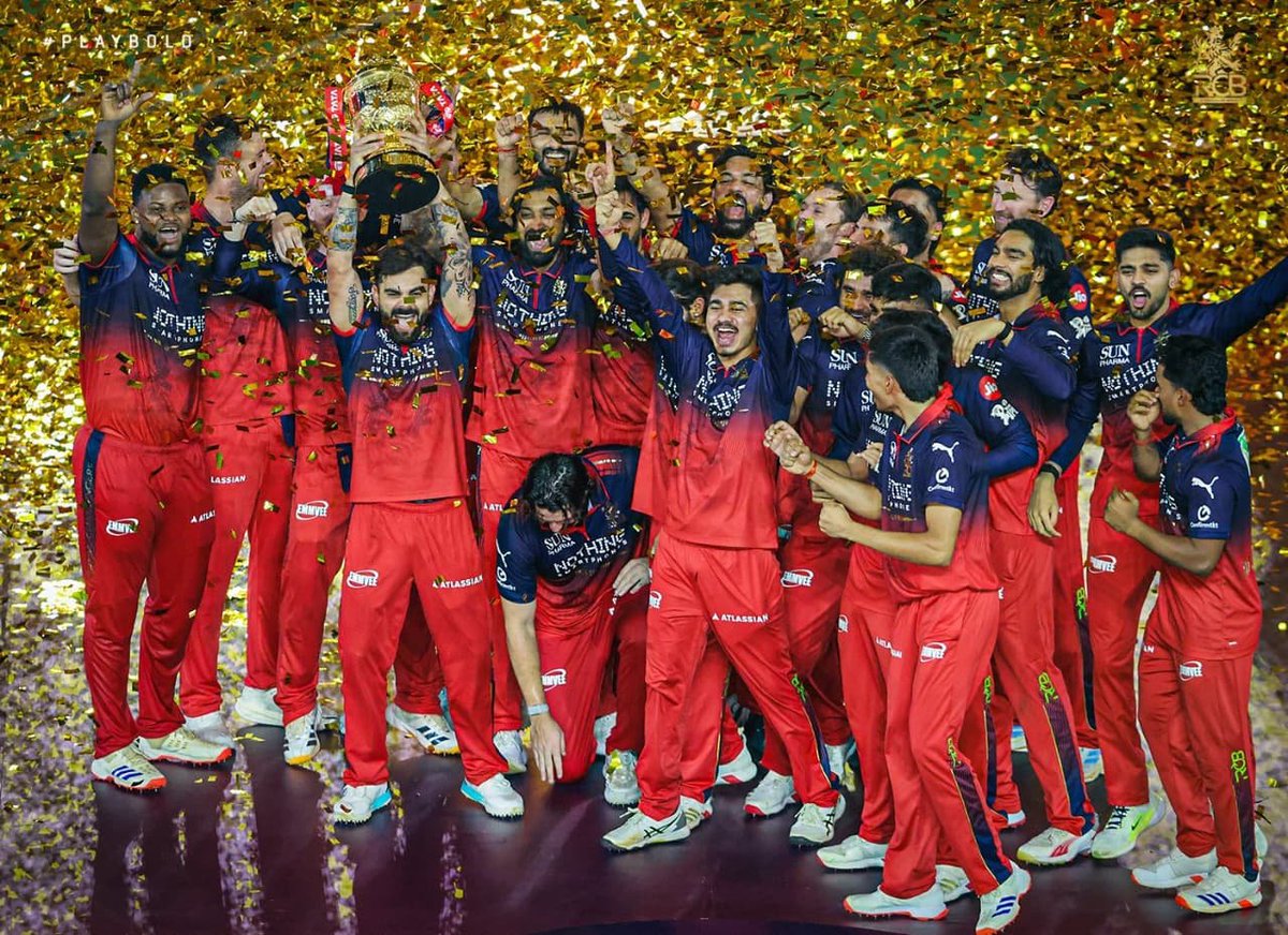 avin0v0's tweet photo. Jeetne ka maza tab aata hai, jab poori duniya aapki haar ka intezaar kar rahi ho.
Here's your atttacking Champs , RCB! ❤️
@RCBTweets @IPL #RCB https://t.co/TY5X8Coer2