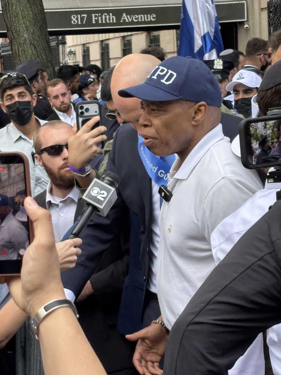 DavidCaplan's tweet photo. Mayor Eric Adams at the Israel on Fifth parade 🇮🇱 @ericadamsfornyc https://t.co/UQ118RQDiq