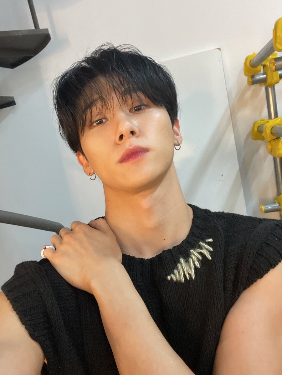 IM_NaverDaum's tweet photo. 🖤

#MissingCat_Changkyun

@imteamim
#IM #아이엠 💜🌹 https://t.co/l2kv7iZXh3