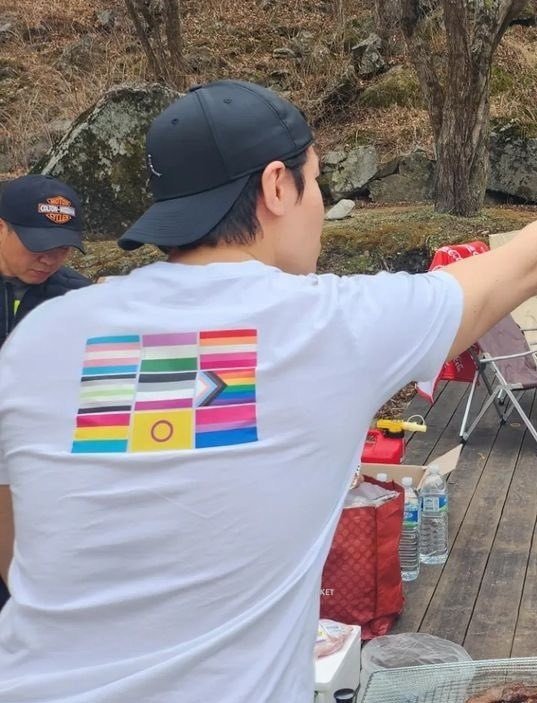 emmyraver's tweet photo. happy pride month to lee kyuhyung and his nike "be true 🏳️‍🌈 (be you)" pride month collection shirt... ^^ https://t.co/QtiZpX9GZf