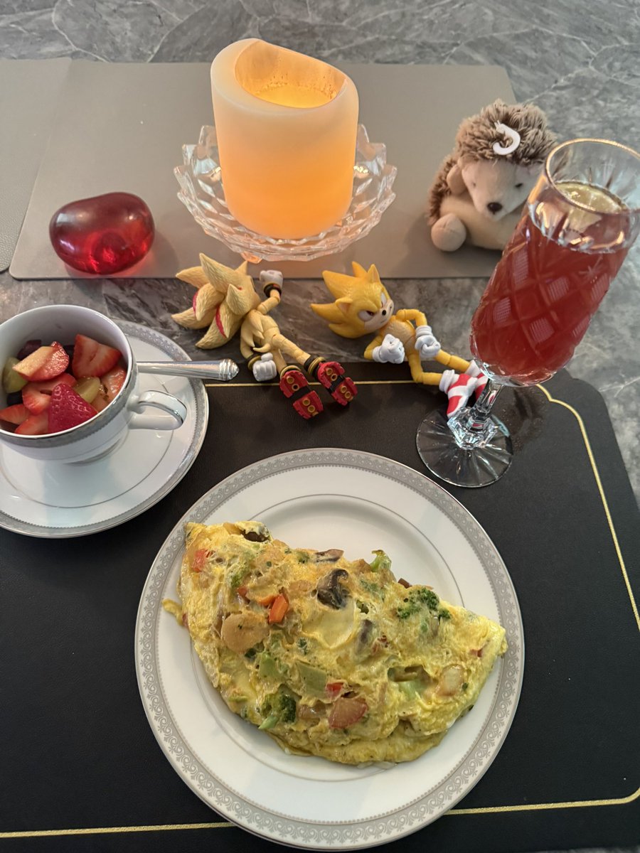 DCMichaelA's tweet photo. Few things I enjoy more than making breakfast for the family on a “quiet” weekend morning.  Yes, sometimes you need to break out the wedding china just because 😊 https://t.co/wAFJHQAOvB