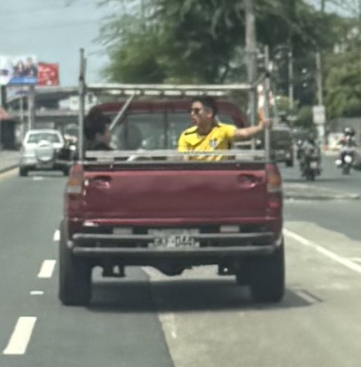AlexisArguello4's tweet photo. @ATM_Transito @ATMGuayaquil es increíble ver cómo ya no hay agentes en la calle todo el mundo hace lo que se le da la gana miren este sr. Creo que esto está prohibido por no tener una caseta, y lleno de multas sigue haciendo de las suyas… que respuesta hay para sus controles? https://t.co/kURbanFAzN