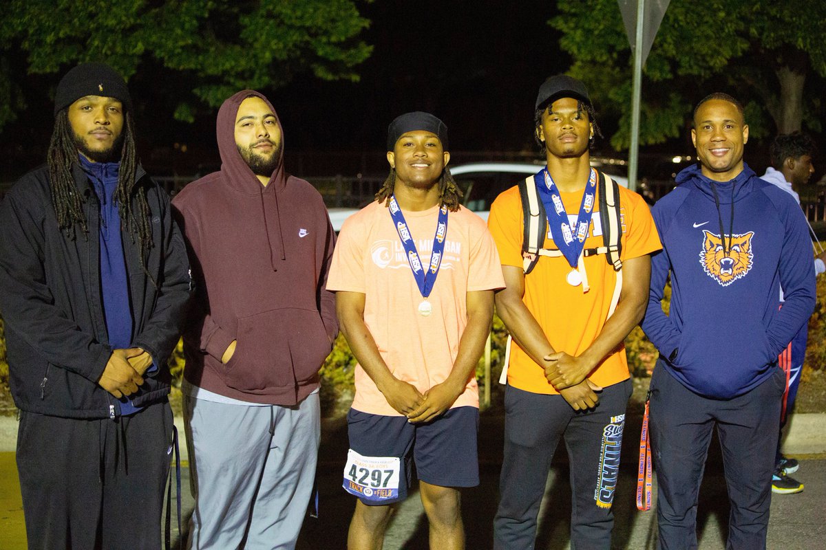 ETHSWildkits's tweet photo. Welcoming home our state champs. 🧡💙 https://t.co/JDg1Q131Tv