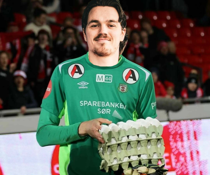 nittentjueseks's tweet photo. For en deilig seier og gratulerer til @ThomasKinn13 som banens beste! https://t.co/asYP23WOL5